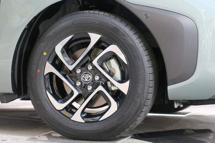 トヨタ・シエンタ ハイブリッドZ 7人乗り（タイヤ＆ホイール）