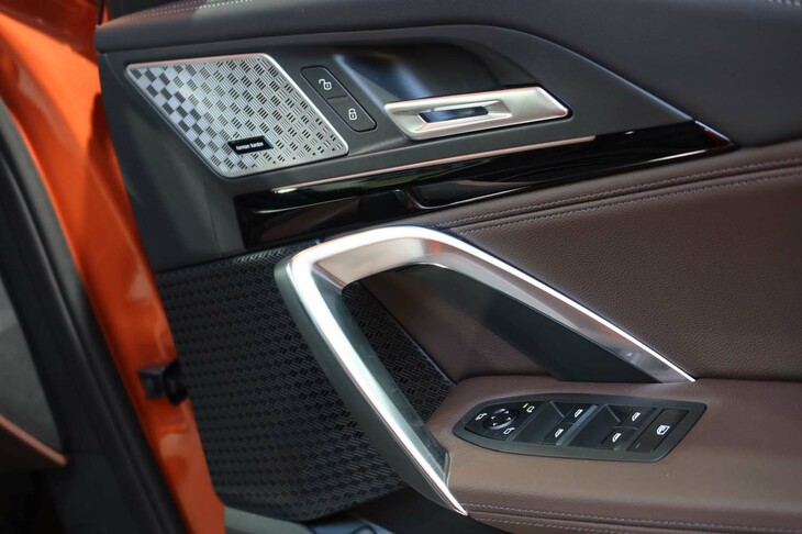 BMW iX1 xDrive30 xライン（フロントドアのインナーパネル）