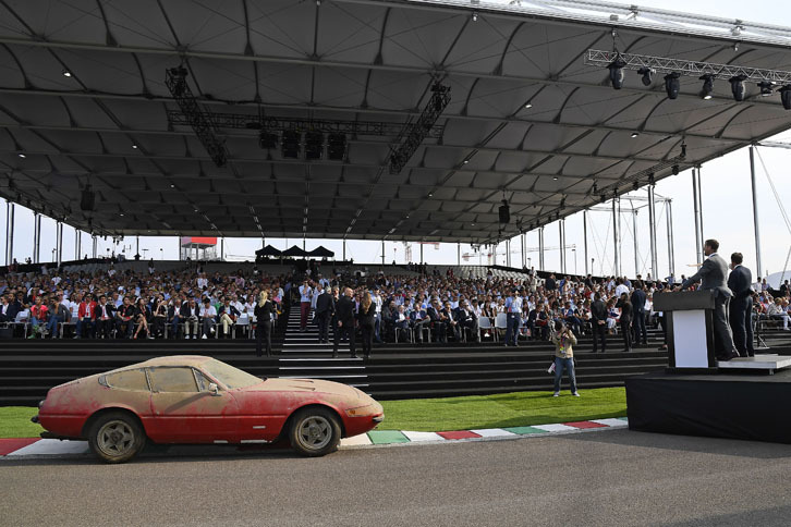 岐阜の納屋で発見された「365GTB/4 デイトナ」。デイトナ自体は1969年から1973年までに1200台以上が生産されたが、この個体はわずか5台作られたアルミボディー仕様のうちの1台。その5台中4台がレースに供され、公道走行が可能な個体は世界中でこれ1台のみという。