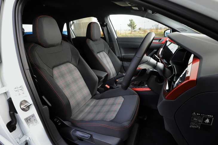 「GTI」専用のファブリックシートは、中央部のタータンチェックの柄が変更された。