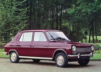 1967年「シムカ1100」。フィアットが設計したリアエンジンの「シムカ1000」から、本家に先んじてジアコーザ式FFに転換。シャシーは独自設計で「ルノー4」に似た4輪トーションバーのサスペンションを持つ。写真の5ドアのほか3ドアもあった。