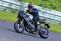 シート高に加え、フットレストやハンドルバーも2段階でポジションを調整可能。さまざまな体形のライダーに適切なライディングポジションを提供できる。