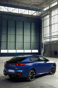 ほった「このドイツ製高級車の華美主義ってのは、どこまで突き進むんですかね？」　
	清水「案外、アッサリしぼんじゃうかもしれないね……。買うなら今だよ！」