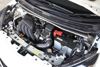 「ノートNISMO S」のエンジンは、「マーチNISMO S」のそれとボアは同じ（78.0mm）だが、よりロングストローク（83.6mm）。その分だけトルクフルなエンジン特性となっている。