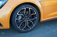 一日中走り続けたため、タイヤはスリップサインが出てしまった。アカデミーの終盤は先生自らタイヤの状態を確認し、「あと1セット行けるな」というような、手探りでの進行となった。