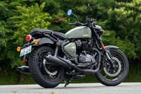 「ショットガン650」は、2021年のEICMA（ミラノモーターサイクルショー）に出展された「SG650コンセプト」の市販版ともいえるモデルだ。主要なコンポーネンツは、既存のクルーザー「スーパーメテオ650」と共用している。