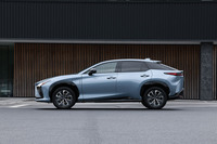 レクサスRZ300e“バージョンL”