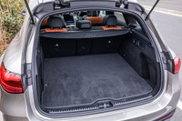 荷室容量は5人乗車の通常使用時で620リッター。後席の背もたれをすべて前方に倒すと、荷室容量を1680リッターにまで拡大できる。