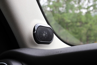 テスト車には有償オプションのharman/kardon製HiFiラウドスピーカーシステムが搭載されていた。