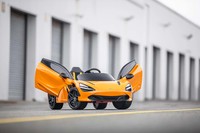 マクラーレンが次世代ファンに向けた「720S」を発売　コンパクトボディーに電動パワーユニットを搭載