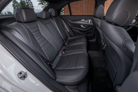 試乗車にはオプションの「エクスクルーシブパッケージ」が装備されており、リアシートにはヒーター機能が備わっていた。