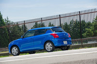 8グレードからなる「スイフト」のラインナップは、内外装や足まわりの違いにより、標準モデルと「RS」系の2つに分けられる。フルハイブリッドの2グレードは、いずれも標準モデルとなる。