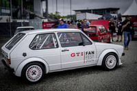 ドアにデザインされた「GTI FAN FEST 2024」やオーバーフェンダーが目を引く「ゴルフI」。会場ではカスタマイズされた車両も数多く見受けられた。
