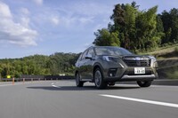 加速時、ブレーキング時とも十分なグリップ力を確保。「フォレスター」の走りを心ゆくまで味わえた。