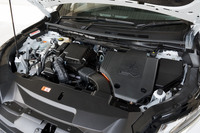 パワートレインの基本はシリーズハイブリッドで、エンジンは通常は発電に専念。状況に応じて、エンジンとモーターの両方でタイヤを駆動するパラレルハイブリッドモードとなる。