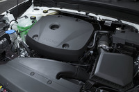 「T5」モデルの2リッター直4ターボエンジン。最高出力252psと最大トルク350Nmを発生する。