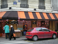 パリ・ジャヴェル通りにたたずむ「プジョー206」。2011年。