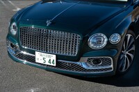 今回の試乗車はグリルまわりにグロスシルバーをチョイスし、きらびやかな雰囲気に。もちろんベントレーだけに顧客の好みに応じた仕立てが可能だ。