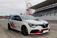 新型「ルノー・メガーヌR.S.トロフィーR」が鈴鹿でのタイム更新　2020年1月に正式デビュー