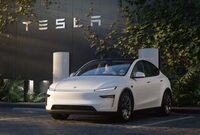 テスラが改良型「モデルY」の日本での予約を開始　価格は595万円から