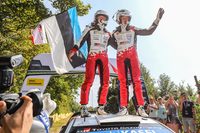 最終ステージをフィニッシュしたタナックとヤルヴェオヤ。ちなみに、マルティン・ヤルヴェオヤは柔道選手でもあります。