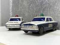 イタリア・シエナのチェーン系リサイクルショップのイル・メルカティーノで発見した3代目「クラウン」の玩具2台。縮尺は不明だが、全長は20cm台。