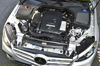 パワーユニットは、「GLC250 4MATIC」と同じ2リッター直4ガソリンターボ（211ps）にモーター（116ps）を組み合わせたもの。システム全体で320psと560Nm（57.1kgm）を生み出す。