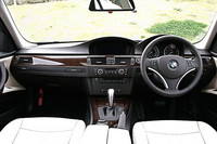 インパネまわりのデザインはほとんど変わっていない。改良の目玉は、iDriveの操作性向上だ。