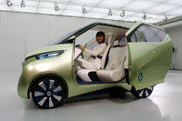 「日産PIVO3（ピボ・スリー）」