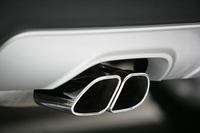 エグゾーストパイプは、2本出しタイプ。