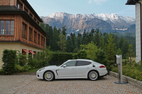 ポルシェ・パナメーラS E-ハイブリッド
    