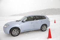 1分14秒というタイムを記録した三菱スタッフの言葉を信じて、いよいよタイムアタック開始。
    