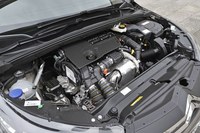 1.6リッター直4 SOHCディーゼルターボユニットは120psと30.6kgmを生み出す。JC08モード燃費は20.2km/リッター。