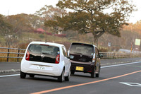 ボディーカラーは、「up!」「ワゴンRスティングレー」ともに全6色用意される。