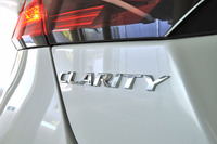 発売は2016年3月10日。初年度は200台程度を自治体や企業にリースする。1年半の猶予を経てから、個人向けの一般販売を開始する予定。