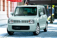 2008年11月に登場した2代目「アルトラパン」。モデル後期には、丸目2灯のフロントマスクを持つ派生モデル「アルトラパン ショコラ」も追加された。
    