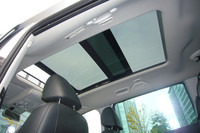 「電動パノラマスライディングルーフ」は16万8000円のオプション。