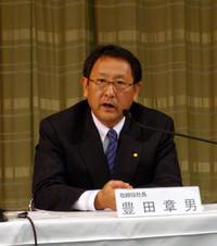 「ファンのことを考えると申し訳ない気持ちだが、会社の現状を考えて決断した」と、撤退の理由を述べる豊田社長。「もしも優勝していたら続けたか？」の質問には、「結果がどうあれ、同じだった」の答え。「優勝できなかった、とは思っていない。準優勝できたことを喜びたい」。これからは、商品開発に会社の経営資源を集中するとのことだ。
