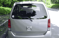 クリックすると後席が折りたたまれるさまが見られます。
	 