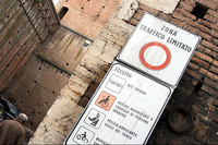 赤丸は「丸の内線」ではない。車両通行禁止。