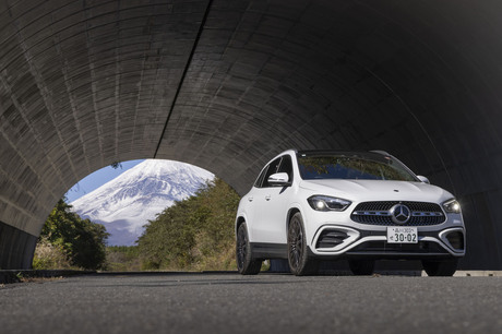 メルセデス・ベンツのコンパクトSUV「GLA」がマイナーチェンジ。変更点は決して多くないものの、オプション...