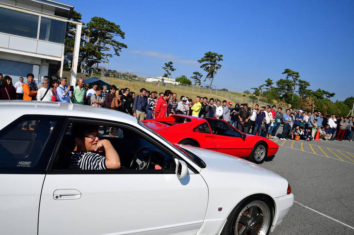 ついにR32型「スカイラインGT-R」との対決の時が来た！（写真＝池之平昌信）