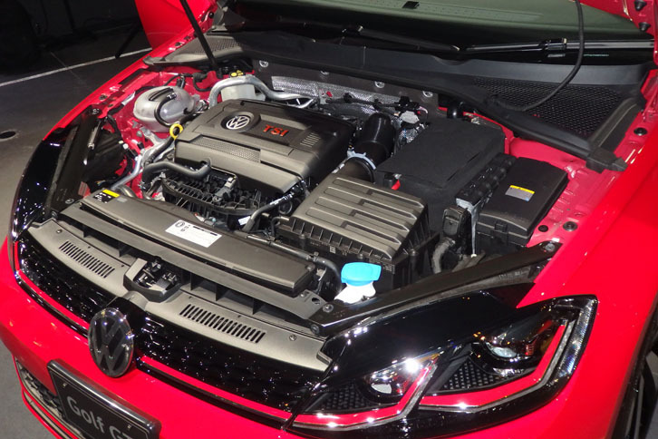 「ゴルフGTI」のエンジン。