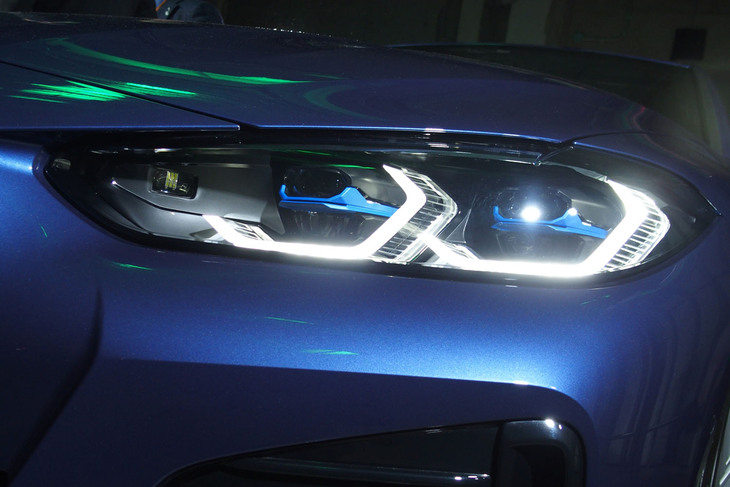 BMWアルピナB4グランクーペ（ヘッドランプ）