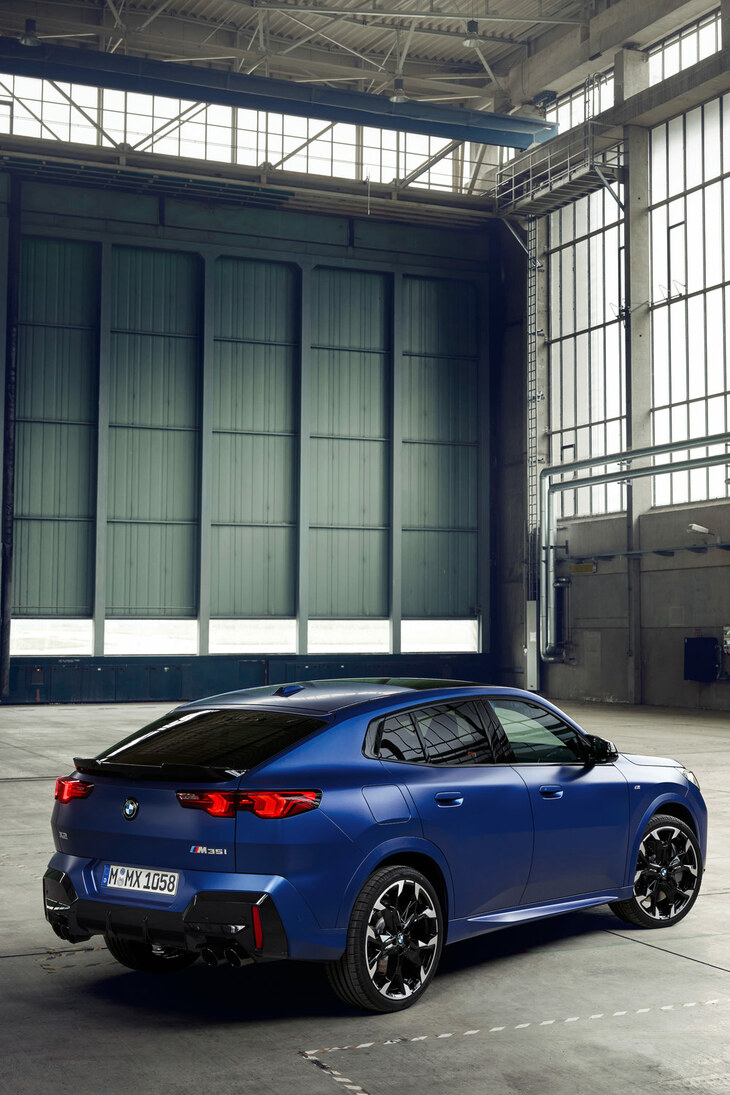 ほった「このドイツ製高級車の華美主義ってのは、どこまで突き進むんですかね？」　
	清水「案外、アッサリしぼんじゃうかもしれないね……。買うなら今だよ！」