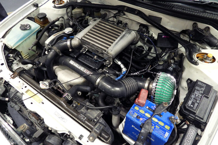 実はこの「トヨタ・スプリンター」は、エンジンがフルコン制御化されているのだ。