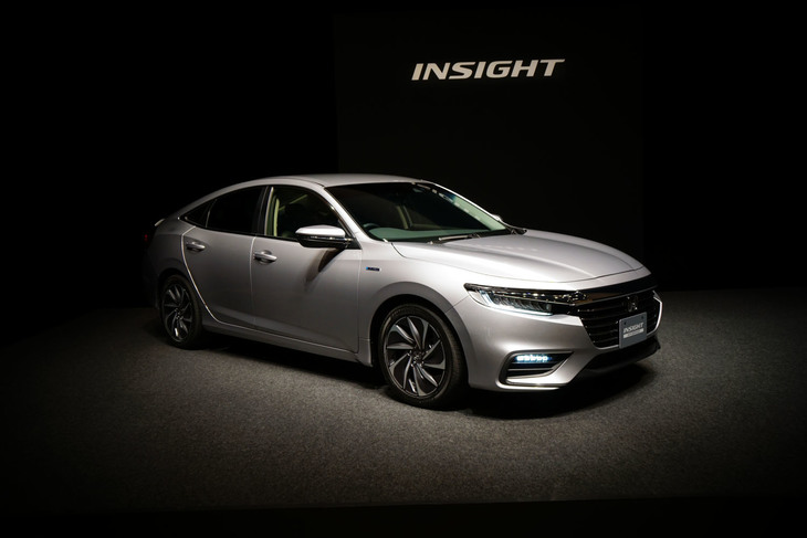 2018年内に日本市場で発売されることが明らかになった新型「ホンダ・インサイト」。車両の概要はすでに公開されているが、気になる燃費性能や価格はベールに包まれたままだ。