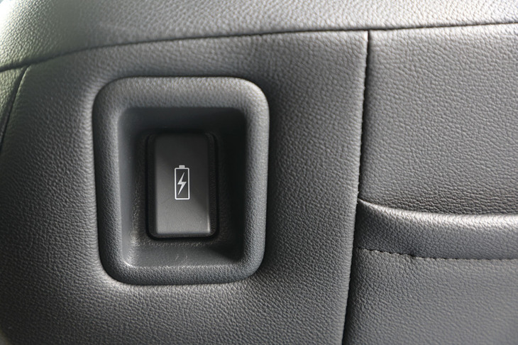 ホンダ・ステップワゴンe：HEVスパーダ（USBポート）