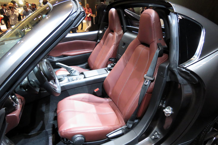 MX-5 RF（日本名：ロードスターRF）