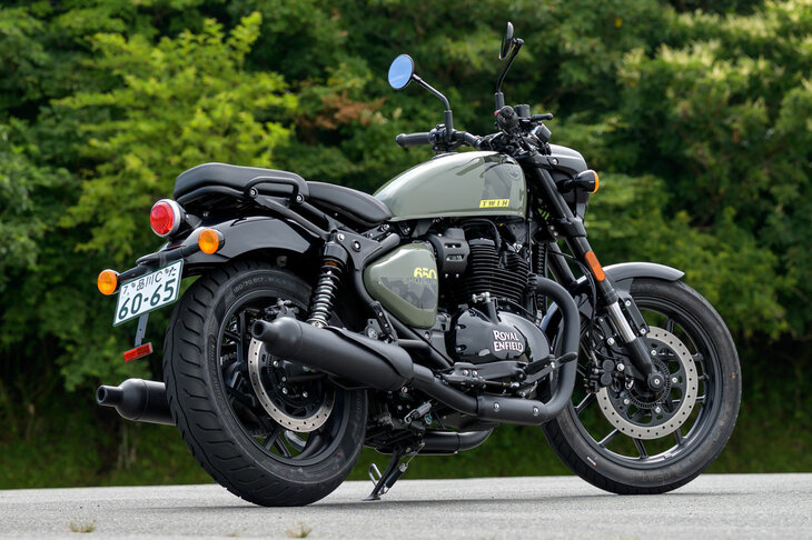 「ショットガン650」は、2021年のEICMA（ミラノモーターサイクルショー）に出展された「SG650コンセプト」の市販版ともいえるモデルだ。主要なコンポーネンツは、既存のクルーザー「スーパーメテオ650」と共用している。